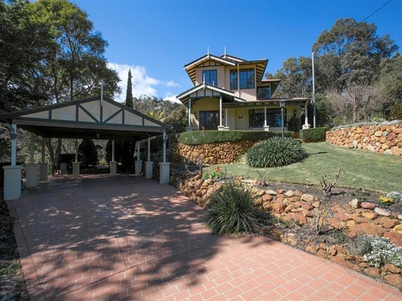 16 Maxine Court, Lesmurdie WA 6076