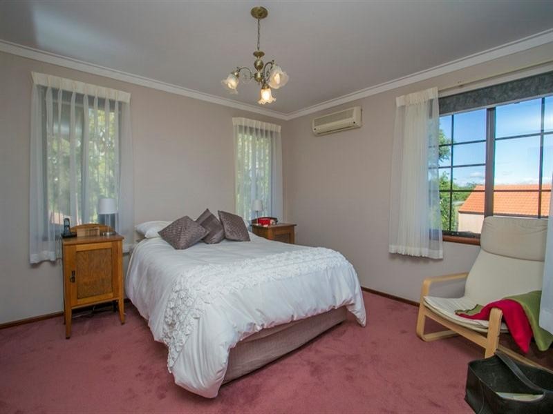 16 Maxine Court, Lesmurdie WA 6076