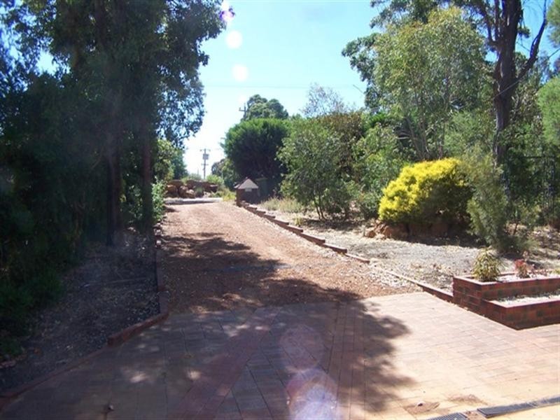 40 Kadina Road, Gooseberry Hill WA 6076