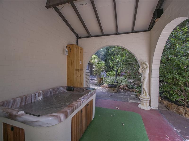 64 Valencia Road, Carmel WA 6076