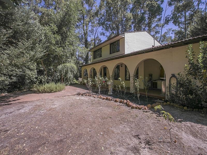 64 Valencia Road, Carmel WA 6076
