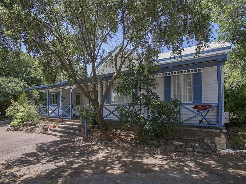 4 Burns Road, Kalamunda WA 6076