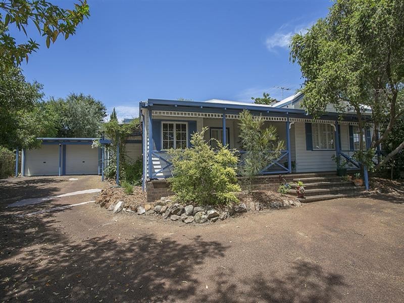 4 Burns Road, Kalamunda WA 6076