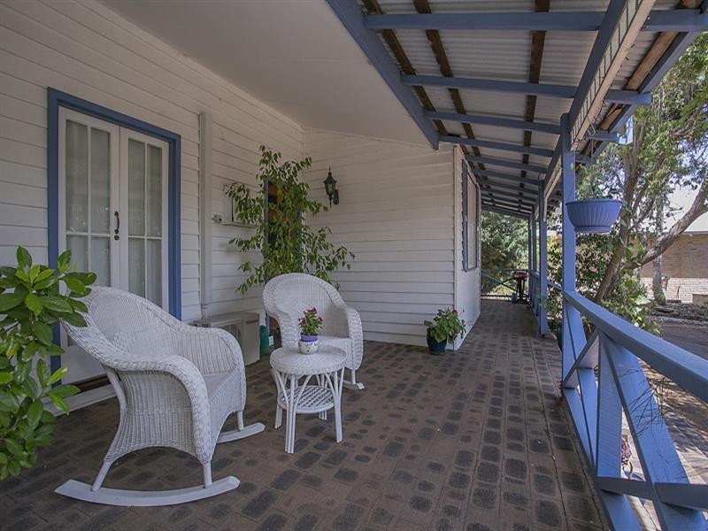 4 Burns Road, Kalamunda WA 6076