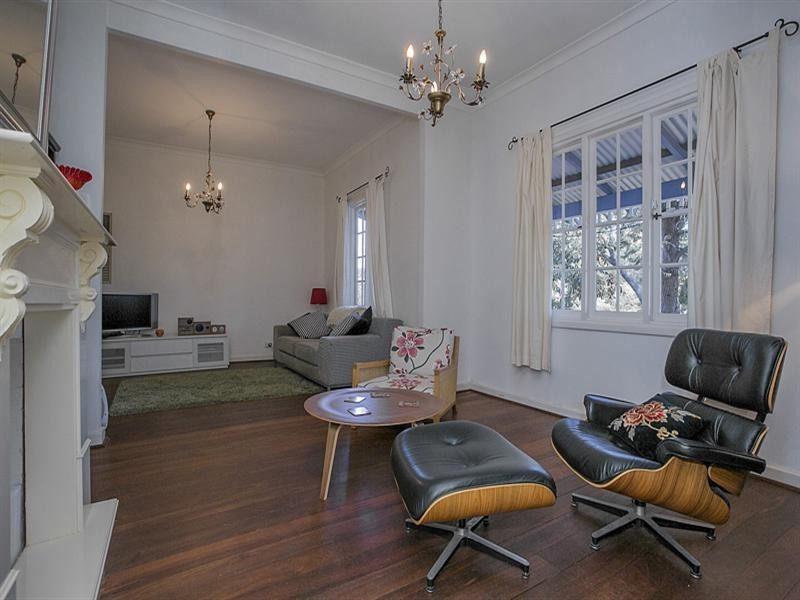 4 Burns Road, Kalamunda WA 6076