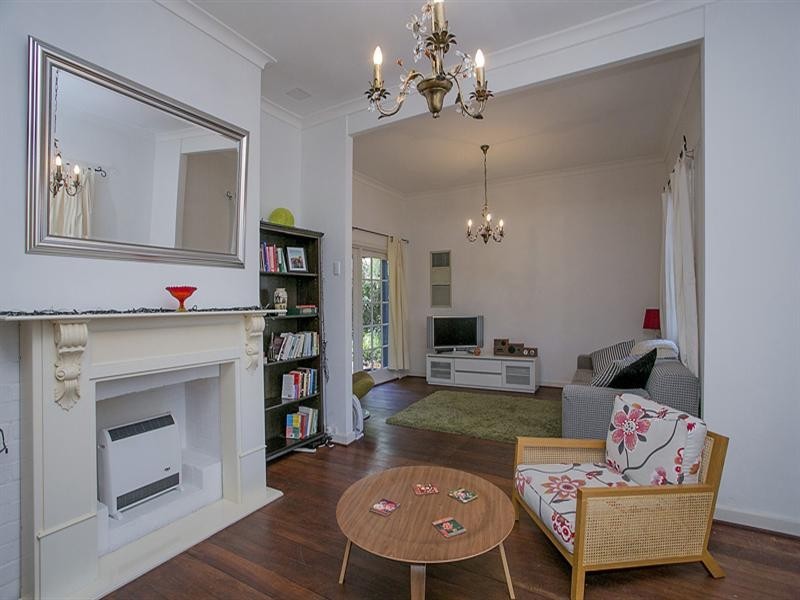 4 Burns Road, Kalamunda WA 6076