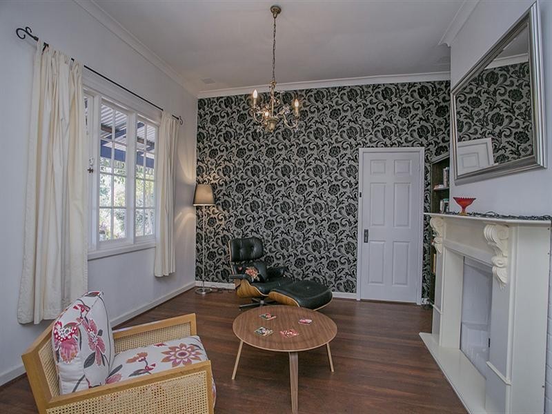 4 Burns Road, Kalamunda WA 6076