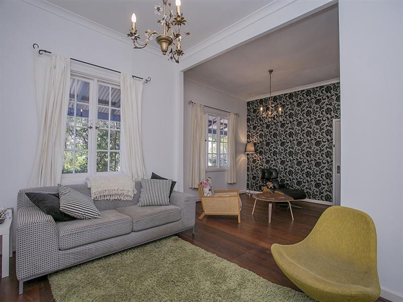 4 Burns Road, Kalamunda WA 6076