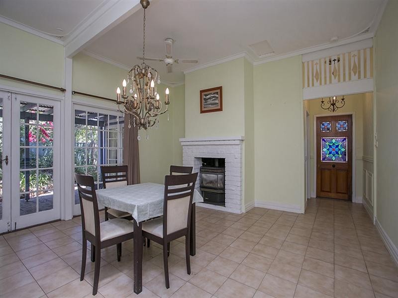 4 Burns Road, Kalamunda WA 6076