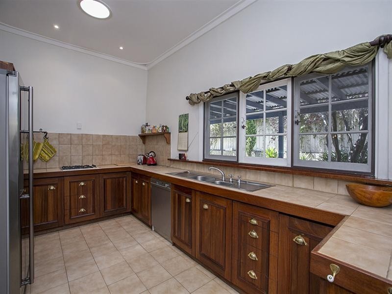 4 Burns Road, Kalamunda WA 6076