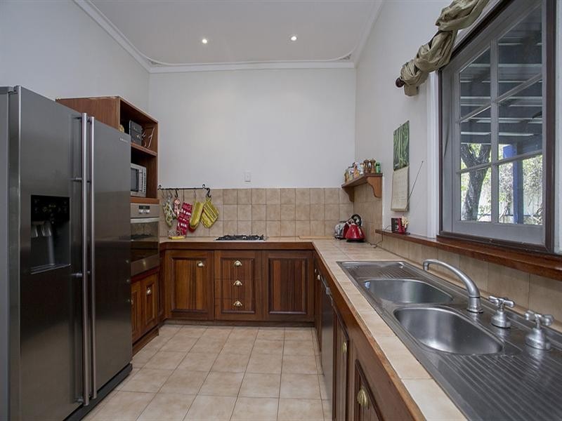 4 Burns Road, Kalamunda WA 6076