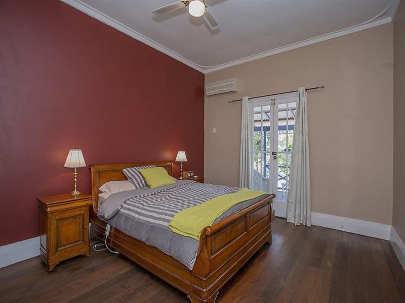 4 Burns Road, Kalamunda WA 6076