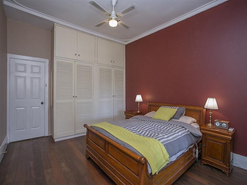 4 Burns Road, Kalamunda WA 6076