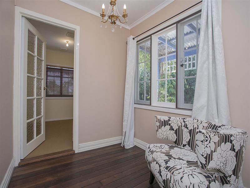 4 Burns Road, Kalamunda WA 6076