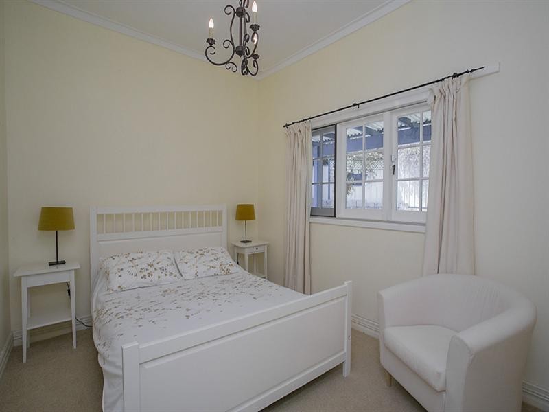 4 Burns Road, Kalamunda WA 6076