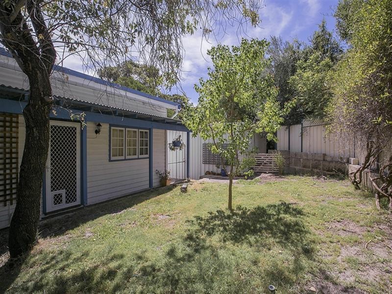 4 Burns Road, Kalamunda WA 6076