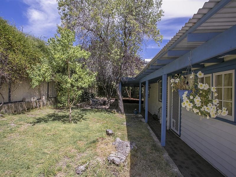 4 Burns Road, Kalamunda WA 6076