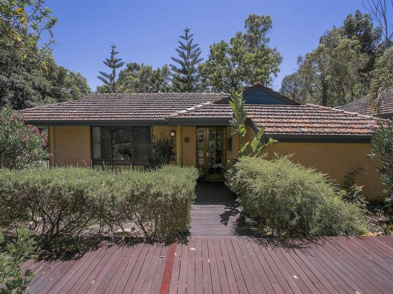 15 Welshpool Road East, Lesmurdie WA 6076