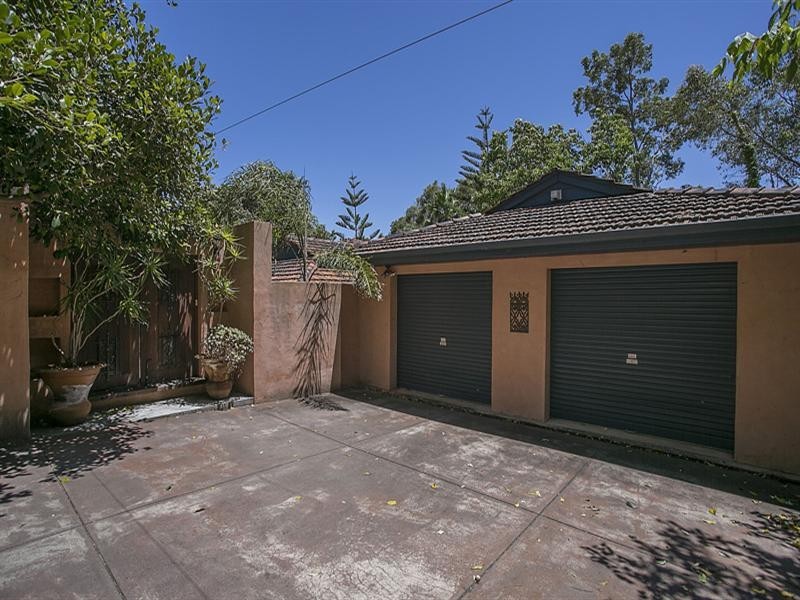 15 Welshpool Road East, Lesmurdie WA 6076