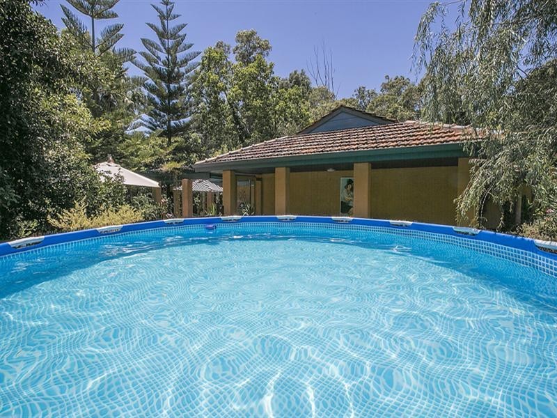 15 Welshpool Road East, Lesmurdie WA 6076