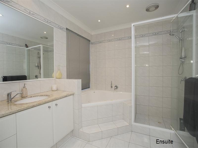 2 Limerick Loop, Wattle Grove WA 6107