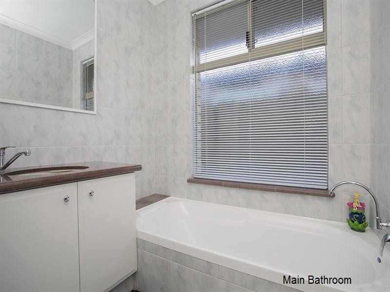 2 Limerick Loop, Wattle Grove WA 6107