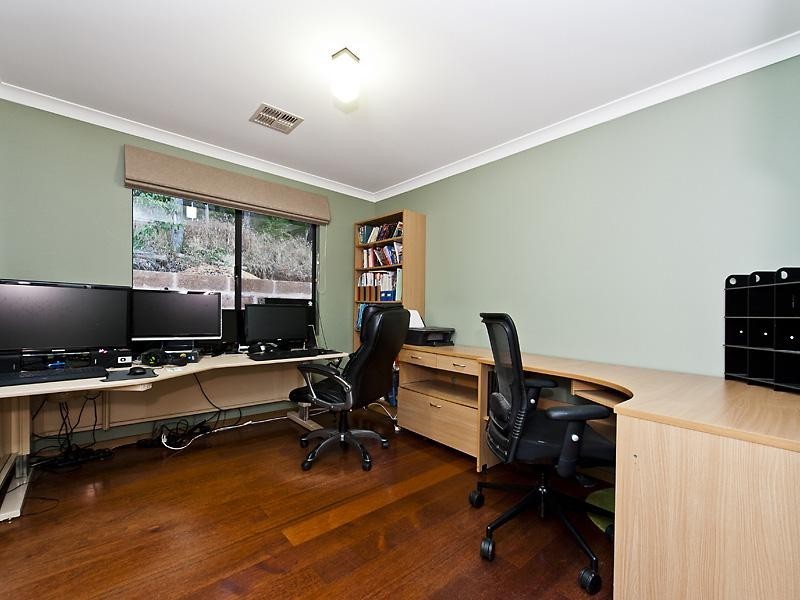 68b Croyden Road, Roleystone WA 6111