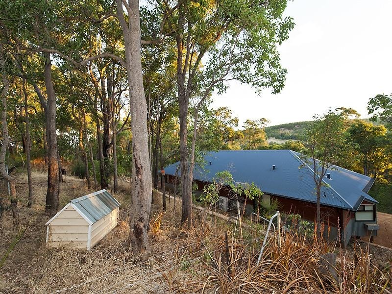 68b Croyden Road, Roleystone WA 6111