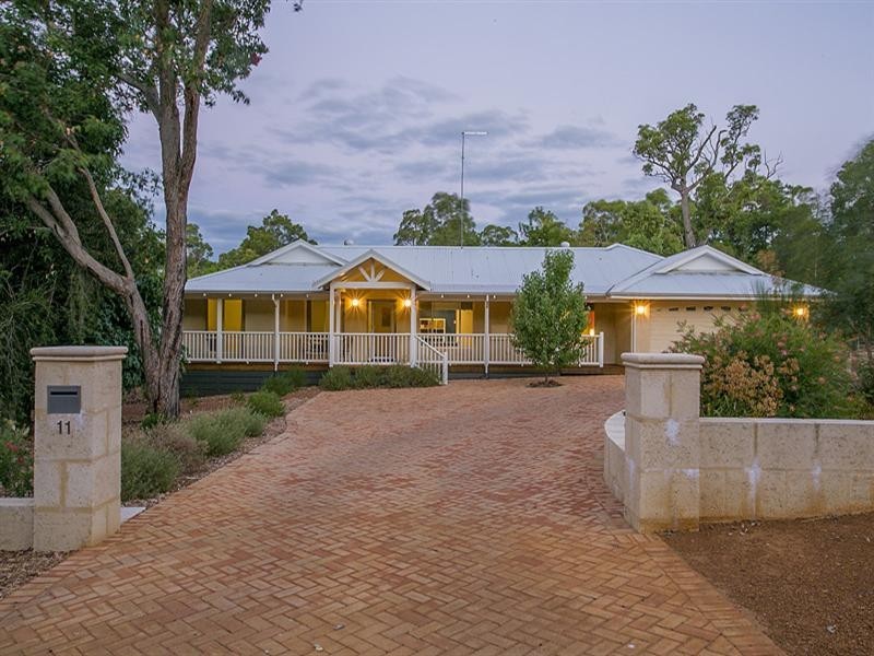 11 Hinkler Road, Kalamunda WA 6076