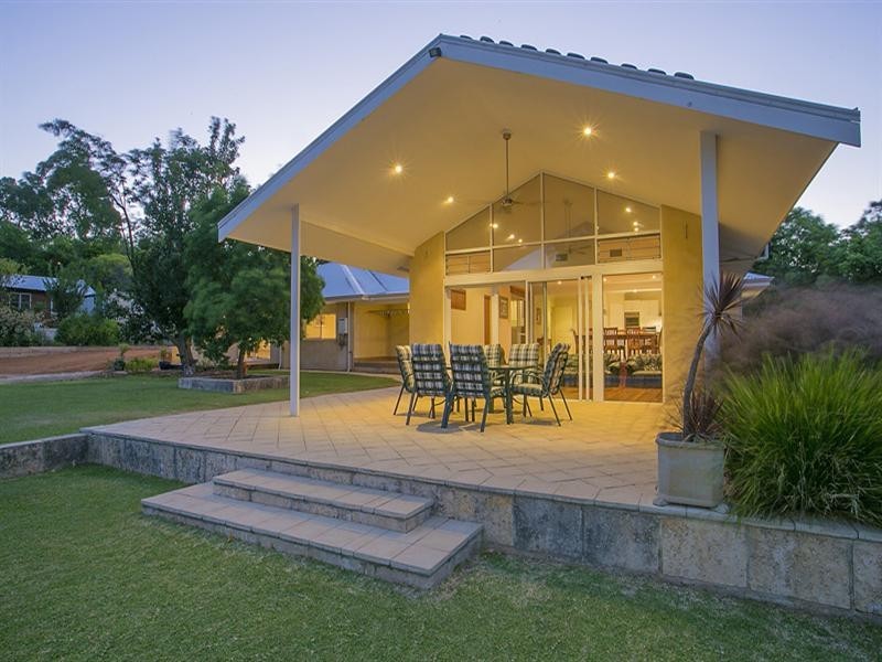 11 Hinkler Road, Kalamunda WA 6076