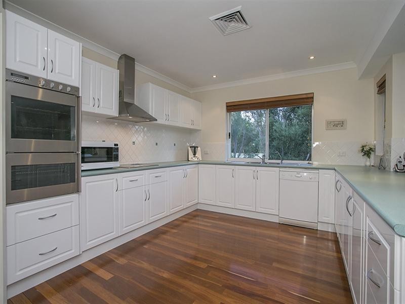 11 Hinkler Road, Kalamunda WA 6076