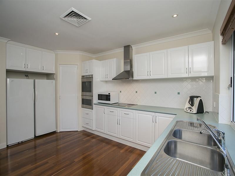 11 Hinkler Road, Kalamunda WA 6076