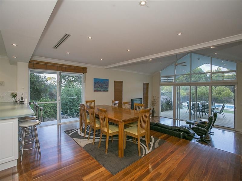 11 Hinkler Road, Kalamunda WA 6076