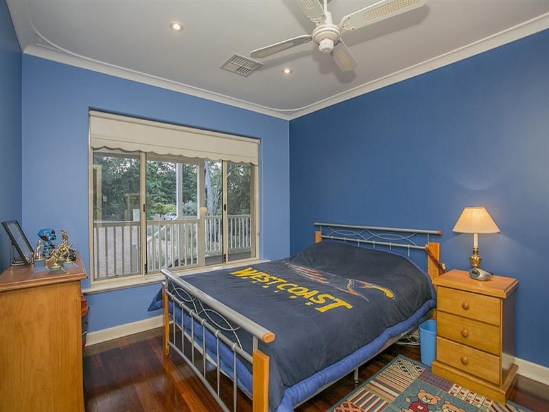 11 Hinkler Road, Kalamunda WA 6076