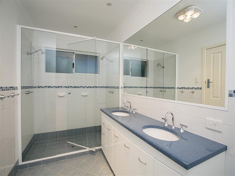 11 Hinkler Road, Kalamunda WA 6076