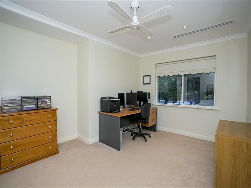 11 Hinkler Road, Kalamunda WA 6076