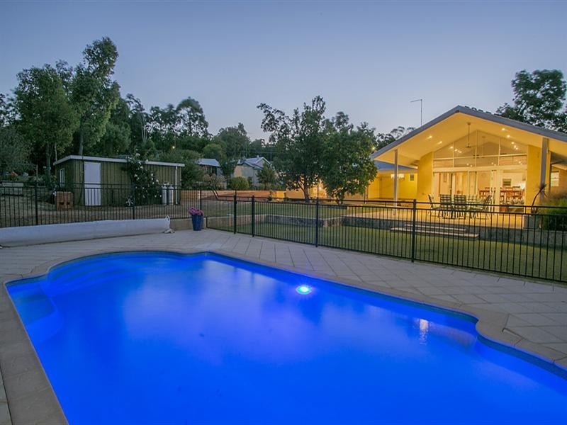 11 Hinkler Road, Kalamunda WA 6076