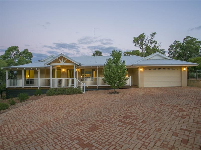 11 Hinkler Road, Kalamunda WA 6076