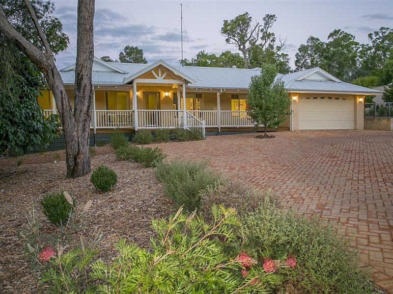 11 Hinkler Road, Kalamunda WA 6076