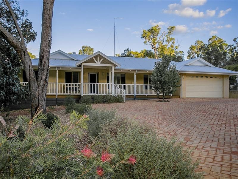 11 Hinkler Road, Kalamunda WA 6076