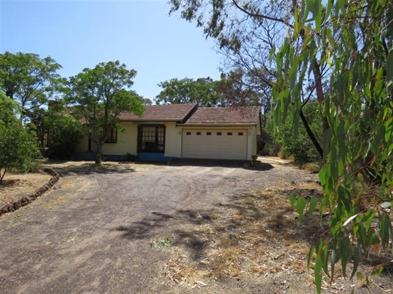 12 Lane Road, Kalamunda WA 6076