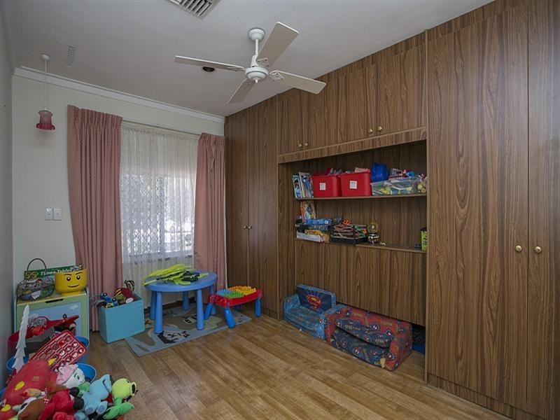 11 Bugendore Street, Maida Vale WA 6057