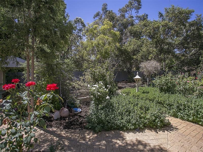 11 Bugendore Street, Maida Vale WA 6057