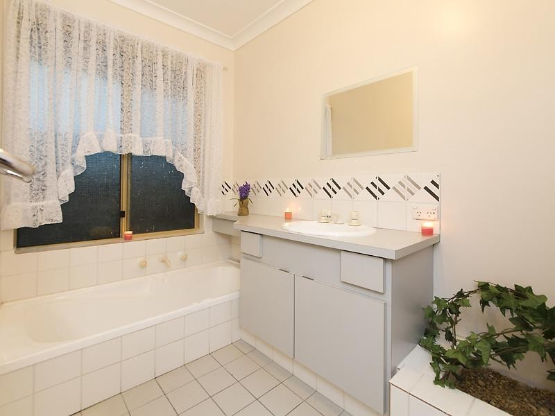 2 Cable Close, Seville Grove WA 6112