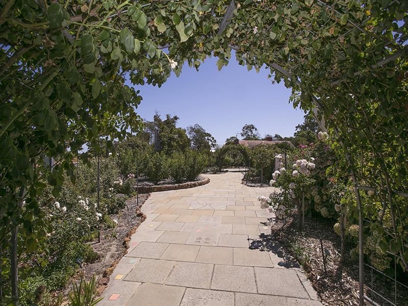 30 Parke Road, Gooseberry Hill WA 6076