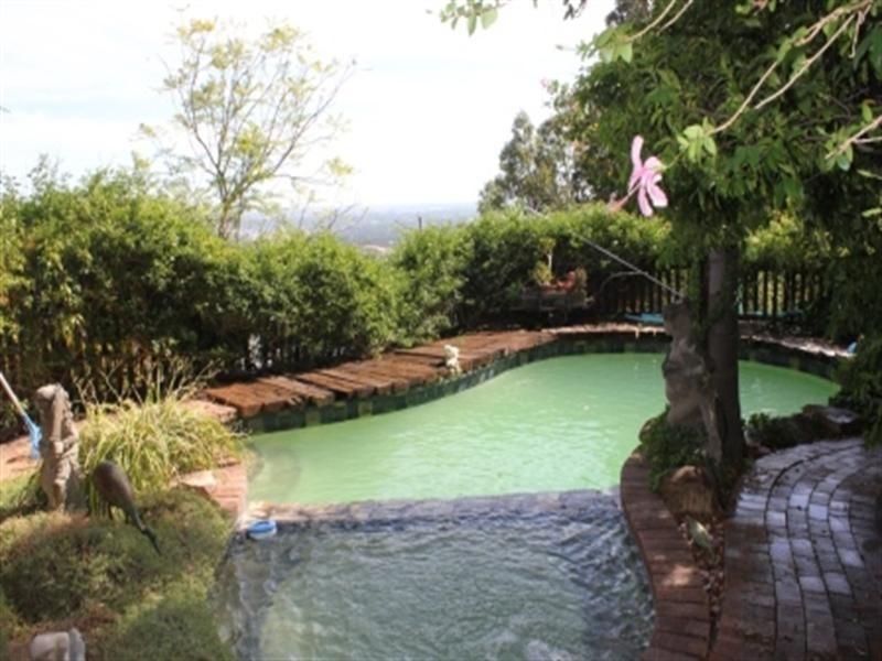 17 Graelou Road, Lesmurdie WA 6076