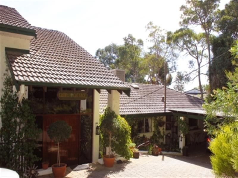 17 Graelou Road, Lesmurdie WA 6076