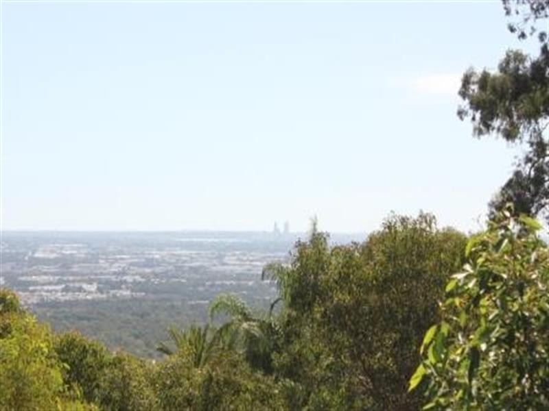 17 Graelou Road, Lesmurdie WA 6076