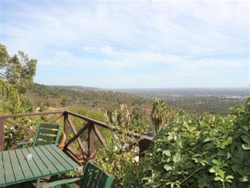 17 Graelou Road, Lesmurdie WA 6076