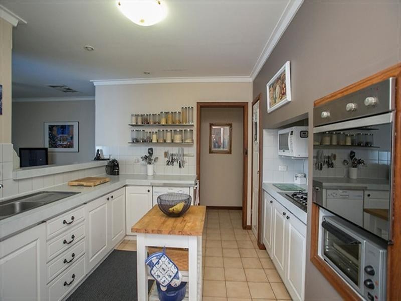 2 Karu Road, Kalamunda WA 6076